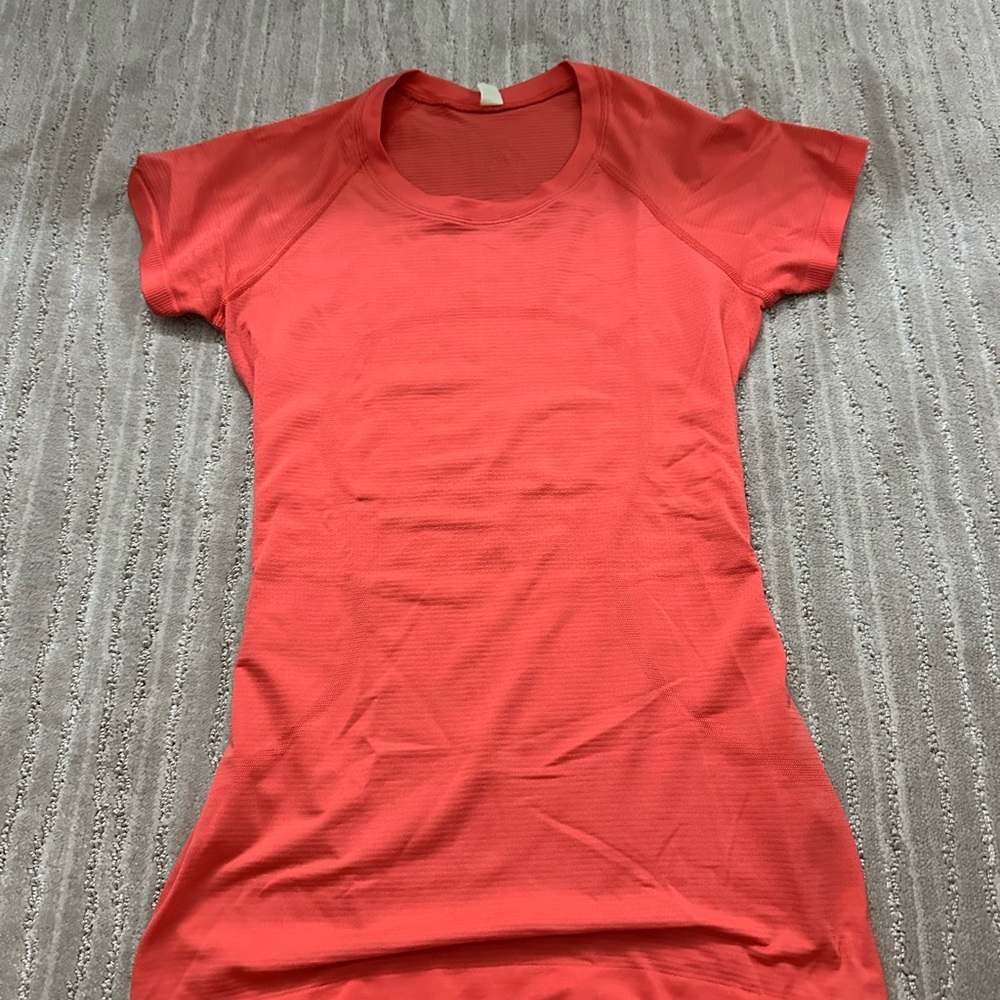 lululemon athletica Short Sleeve Tee in Vibrant Coral